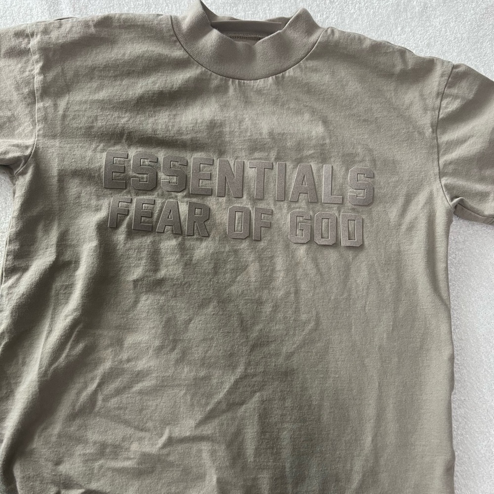 Kids Essentials Tshirt Size 8! Like new only worn once